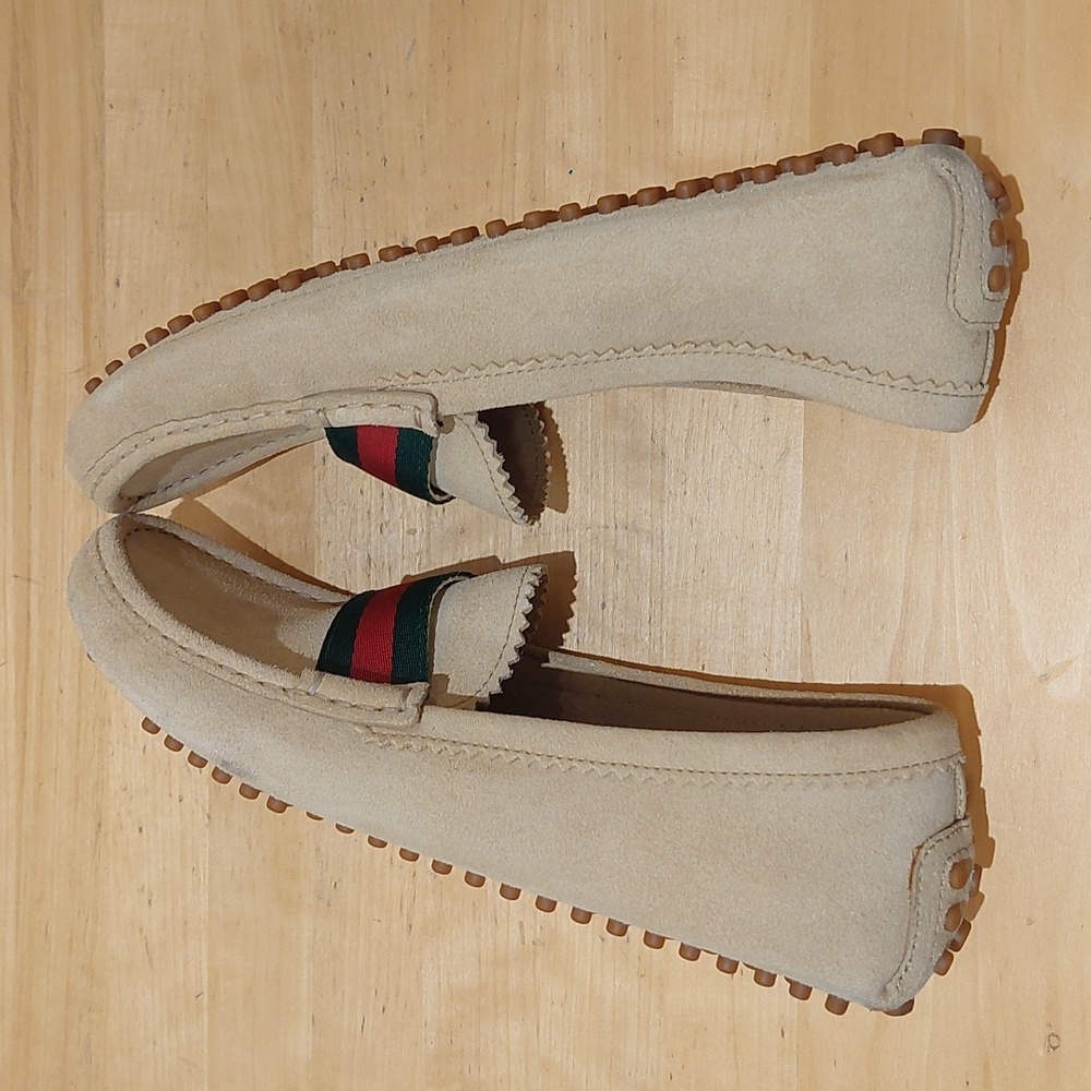 GUCCI Beige Suede Green/Red Strap Loafer Shoes  - Picture 9 of 16